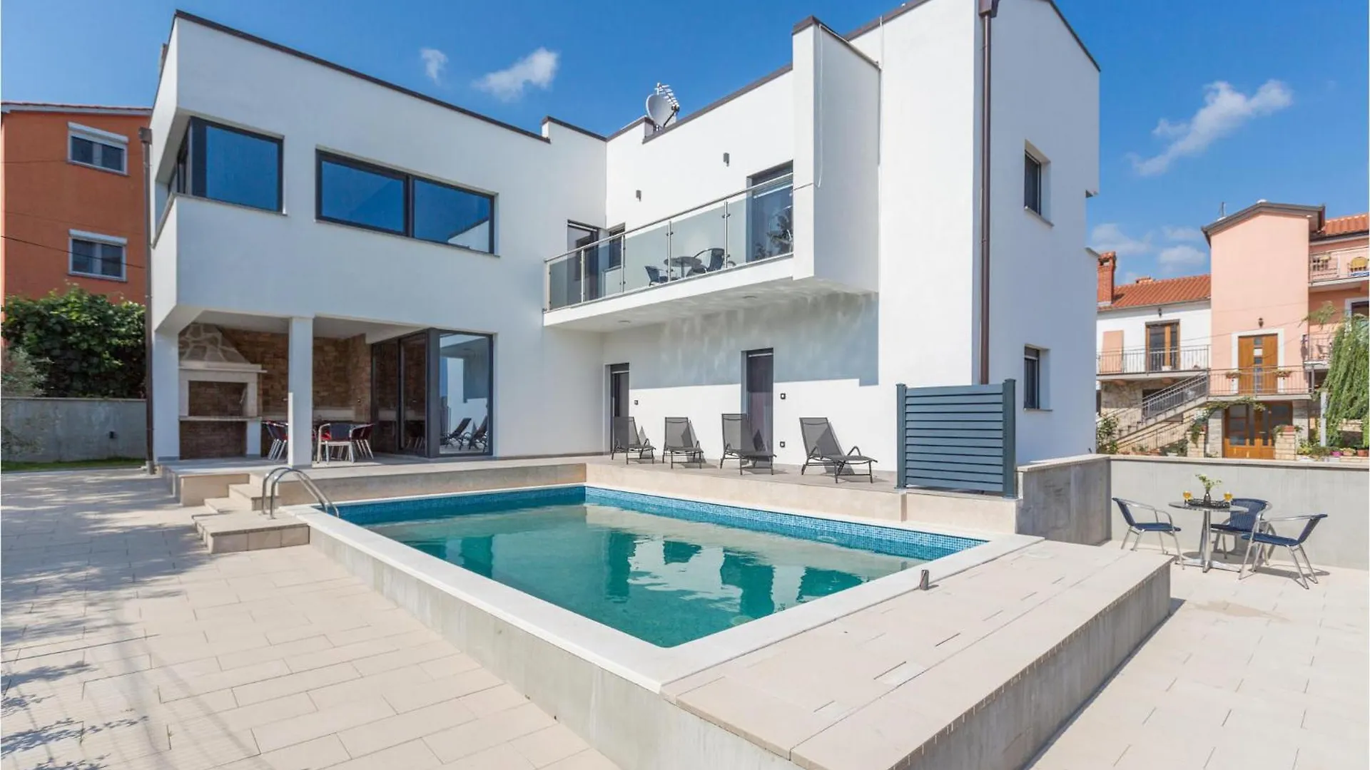 4 Bedroom Beautiful Home In Rovinjsko Selo 0*,