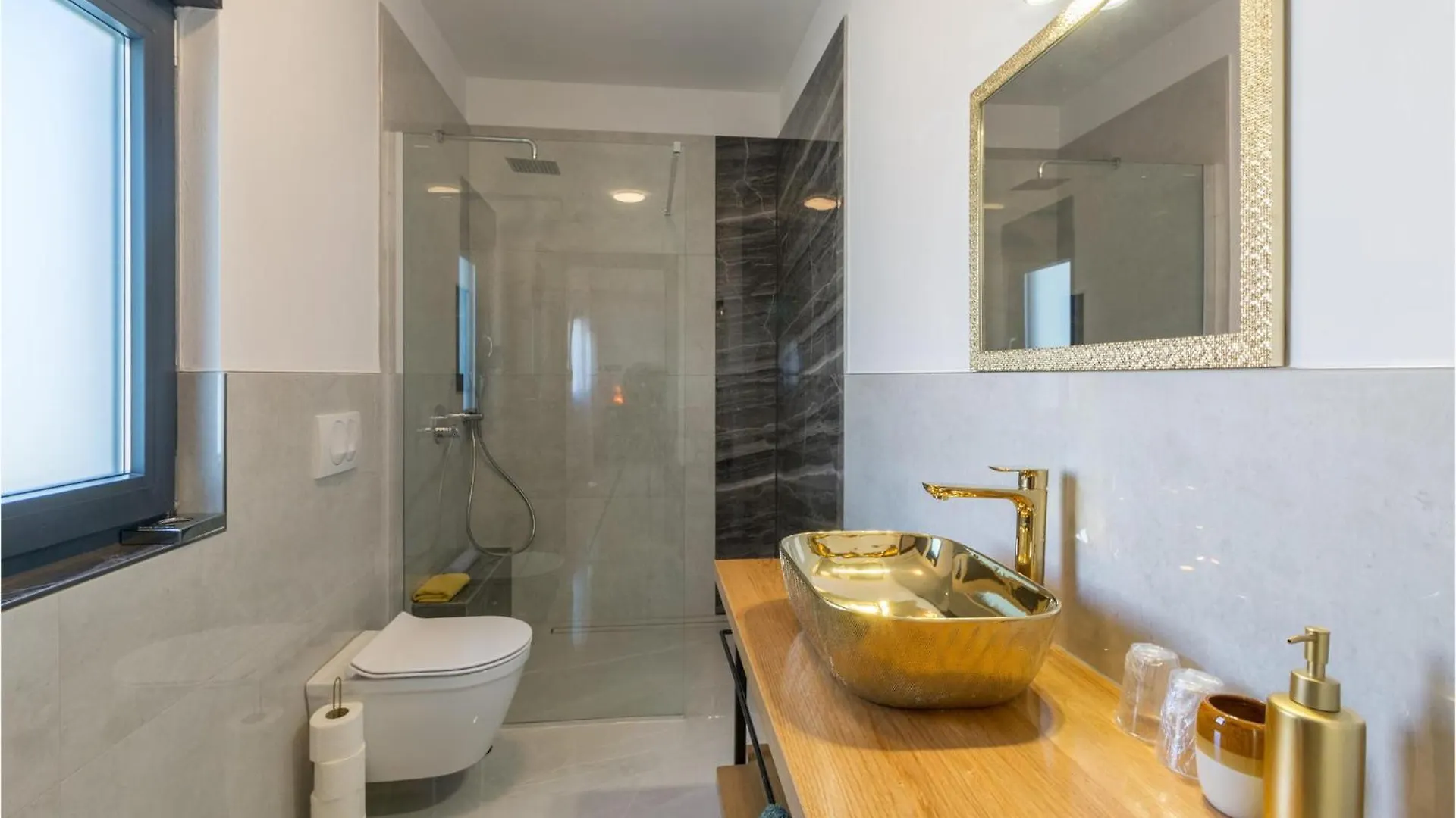 4 Bedroom Beautiful Home In Rovinjsko Selo Holiday home